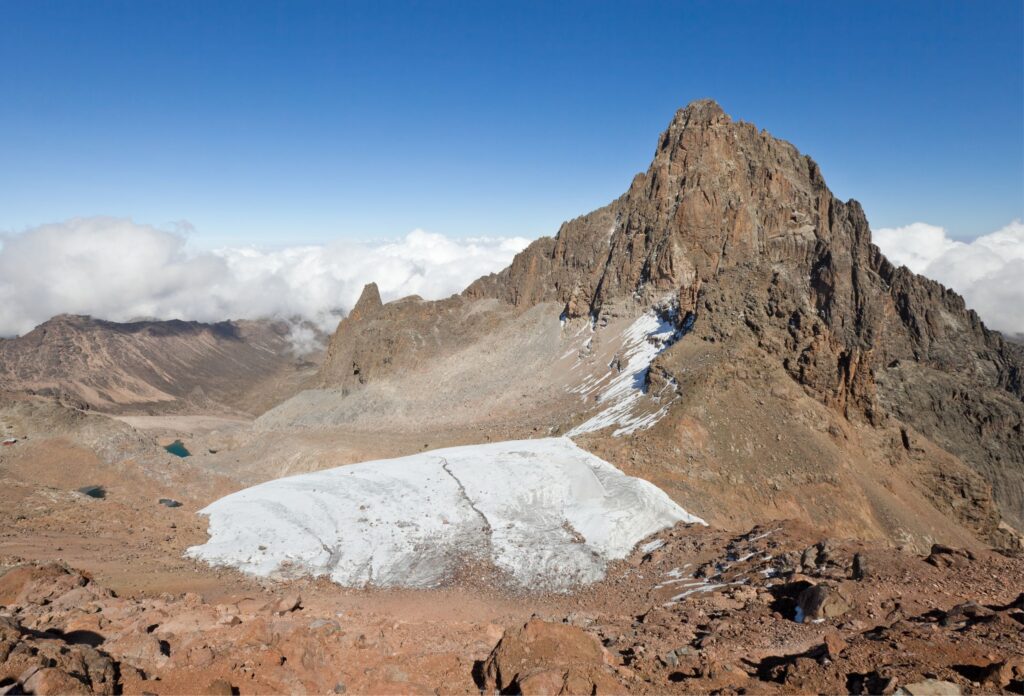 Leden som leder upp till Mount Kenya