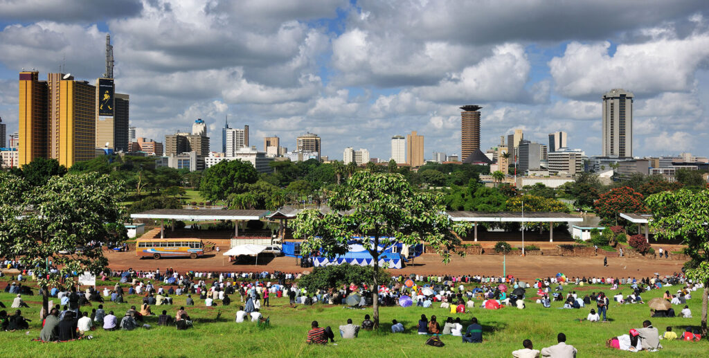 Vy över park och skyline i Nairobi
