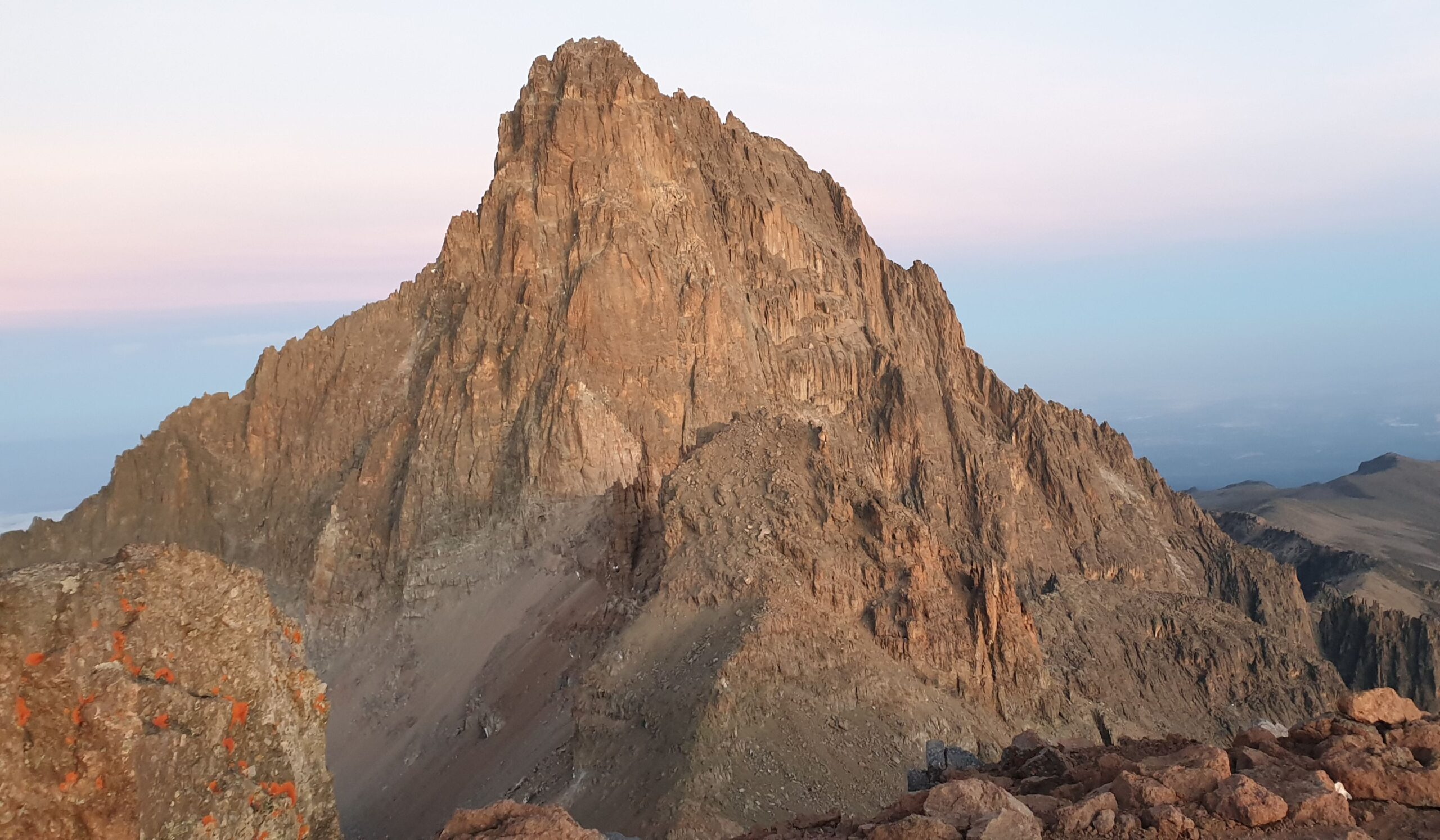Mount Kenya via Sirimon Route (4/5) | Shipton's Camp (4,200 m/13,779 ft) - Lenana peak (4,985 m/16,354 ft) - Old Moses Camp (3,340 m/10,958 ft)