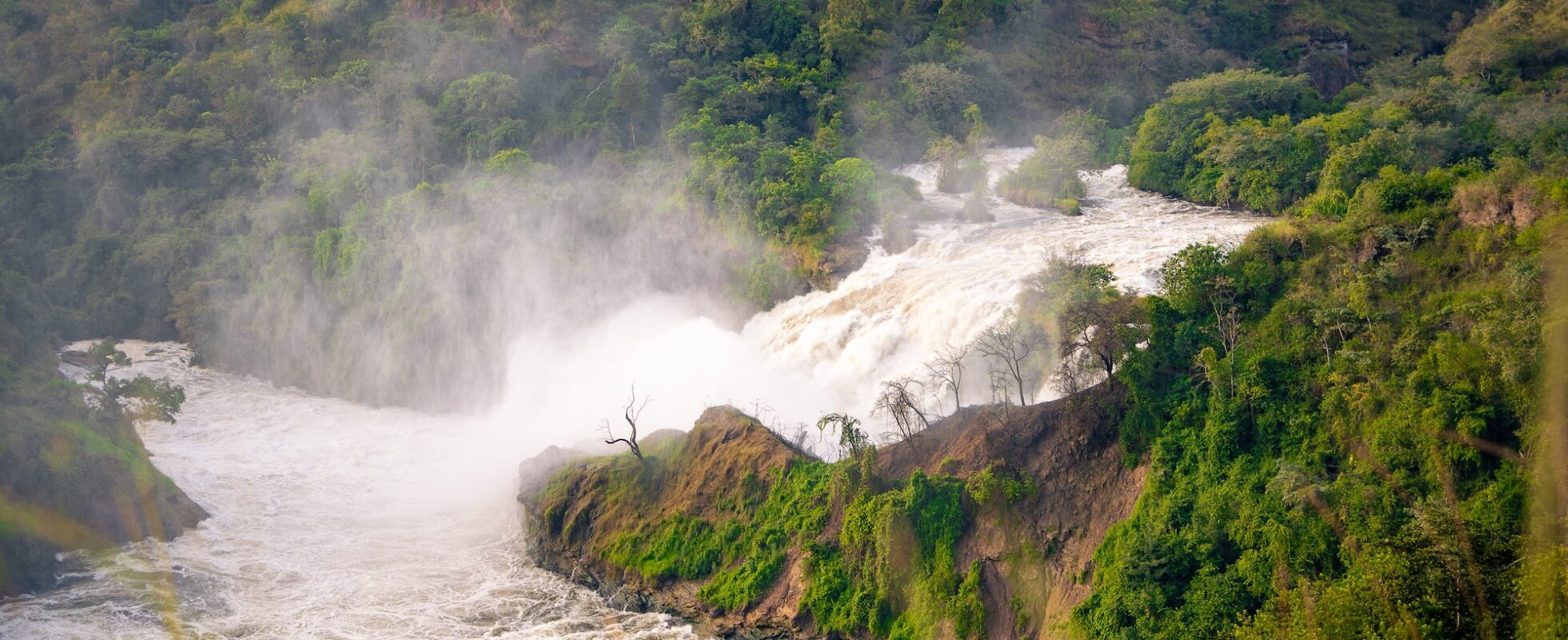 Vattenfall i djungeln i Uganda murchison falls